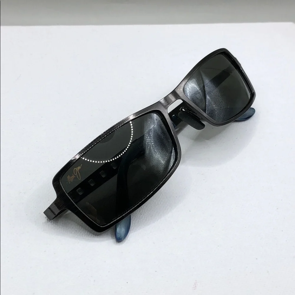 Maui Jim Shark Pit MJ-228-17 Polarized Sunglasses Gray Silver